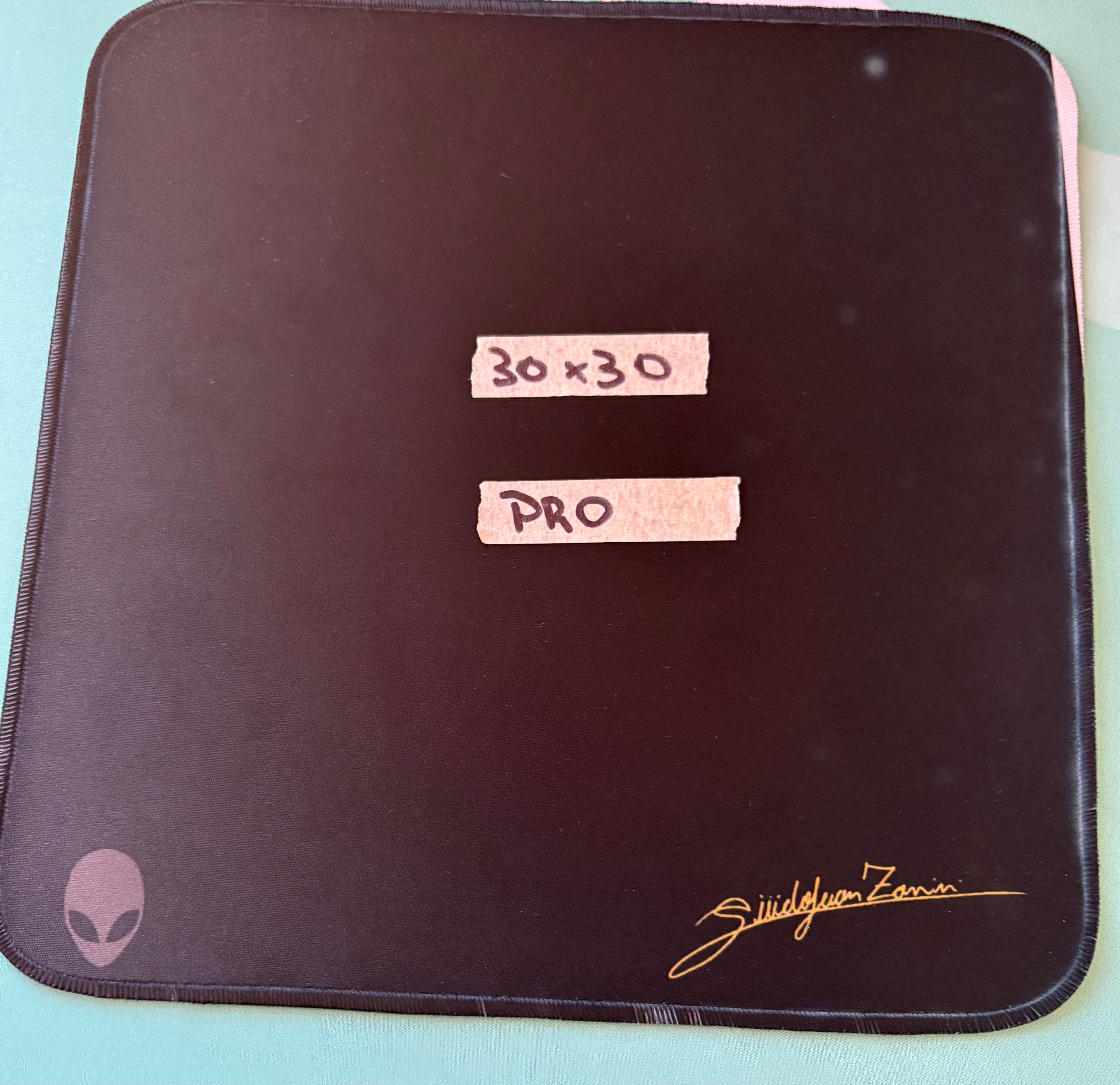 Alien 30x30| Serie Pro- OUTLET