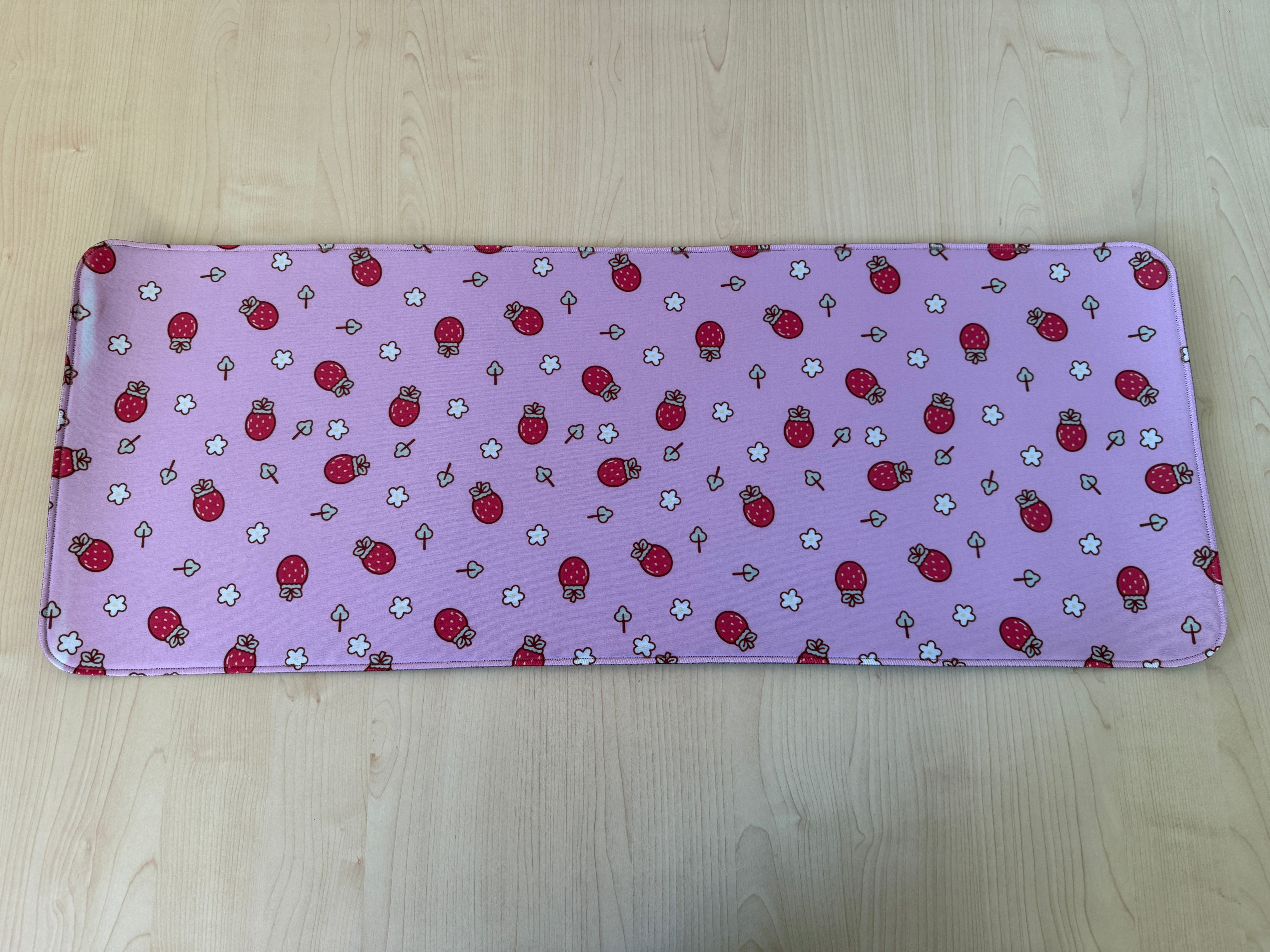 Mousepad frutillita 82x32  | Serie Classic - OUTLET